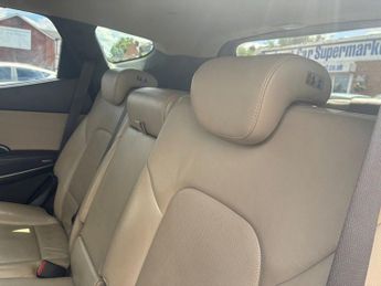 HYUNDAI SANTA FE 2.2 CRDi Blue Drive Premium SE SUV 5dr Diesel Auto 4WD Euro 6 (s