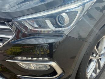 HYUNDAI SANTA FE 2.2 CRDi Blue Drive Premium SE SUV 5dr Diesel Auto 4WD Euro 6 (s
