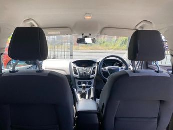FORD FOCUS 1.6 TDCi Zetec Navigator Hatchback 5dr Diesel Manual Euro 5 (s/s