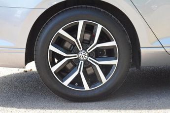 VOLKSWAGEN PASSAT 2.0 TDI EVO SEL Saloon 4dr Diesel DSG Euro 6 (s/s) (190 ps)