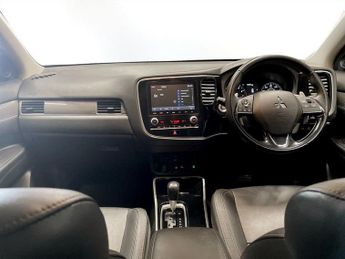 MITSUBISHI OUTLANDER 2.0 MIVEC Exceed SUV 5dr Petrol CVT 4WD Euro 6 (s/s) (150 ps)