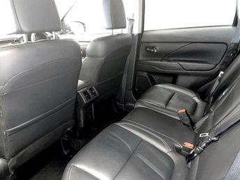 MITSUBISHI OUTLANDER 2.0 MIVEC Exceed SUV 5dr Petrol CVT 4WD Euro 6 (s/s) (150 ps)