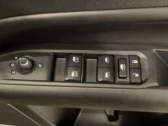 JEEP COMPASS 1.5 T4 e-Hybrid MHEV S SUV 5dr Petrol Hybrid DCT FWD Euro 6 (s/s