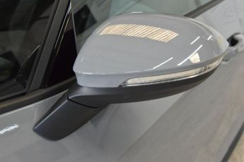 VOLKSWAGEN ID.3 Pro Performance 58kWh Life Hatchback 5dr Electric Auto (204 ps)