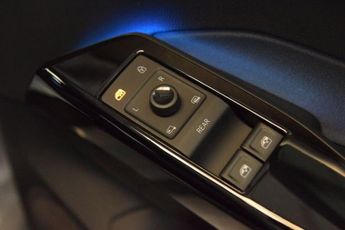 VOLKSWAGEN ID.3 Pro Performance 58kWh Life Hatchback 5dr Electric Auto (204 ps)