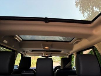 LAND ROVER DISCOVERY 4 3.0 SD V6 HSE SUV 5dr Diesel Auto 4WD Euro 5 (s/s) (255 bhp)
