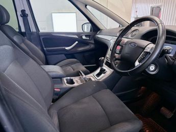 FORD S-MAX 2.0 TDCi Titanium MPV 5dr Diesel Automatic (193 g/km, 138 bhp)