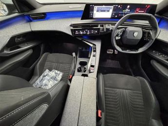 PEUGEOT E-3008 73kWh GT SUV 5dr Electric Auto (210 ps)
