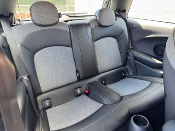 MINI Electric Hatch Cooper SE 32.6kWh Level 2 Hatchback 3dr Electric Auto (184 ps)
