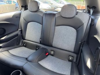 MINI Electric Hatch Cooper SE 32.6kWh Level 2 Hatchback 3dr Electric Auto (184 ps)