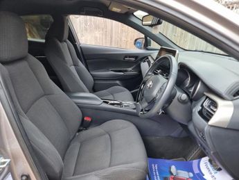 TOYOTA C-HR 1.8 VVT-h Design SUV 5dr Petrol Hybrid CVT Euro 6 (s/s) (122 ps)