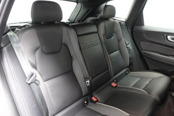 VOLVO XC60 2.0 B5 MHEV R-Design SUV 5dr Petrol Hybrid Auto Euro 6 (s/s) (25