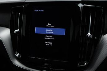 VOLVO XC60 2.0 B5 MHEV R-Design SUV 5dr Petrol Hybrid Auto Euro 6 (s/s) (25