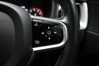 VOLVO XC60 2.0 B5 MHEV R-Design SUV 5dr Petrol Hybrid Auto Euro 6 (s/s) (25