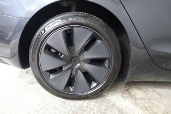 TESLA Model 3 Long Range Auto RWD 4dr