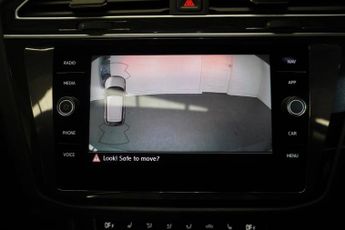 VOLKSWAGEN TIGUAN 2.0 TDI R-Line SUV 5dr Diesel DSG 4Motion Euro 6 (s/s) (190 ps)