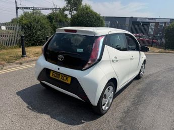 TOYOTA AYGO 1.0 VVT-i x-play Hatchback 5dr Petrol x-shift Euro 6 (68 ps)