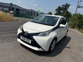 TOYOTA AYGO 1.0 VVT-i x-play Hatchback 5dr Petrol x-shift Euro 6 (68 ps)