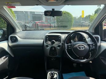 TOYOTA AYGO 1.0 VVT-i x-play Hatchback 5dr Petrol x-shift Euro 6 (68 ps)