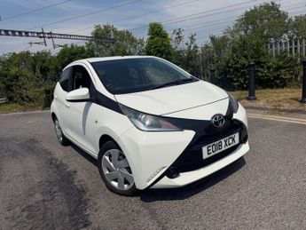 TOYOTA AYGO 1.0 VVT-i x-play Hatchback 5dr Petrol x-shift Euro 6 (68 ps)
