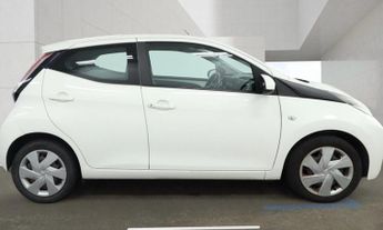 TOYOTA AYGO 1.0 VVT-i x-play Hatchback 5dr Petrol x-shift Euro 6 (68 ps)