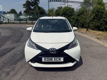 TOYOTA AYGO 1.0 VVT-i x-play Hatchback 5dr Petrol x-shift Euro 6 (68 ps)