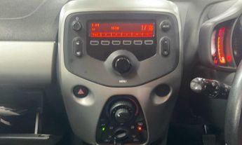TOYOTA AYGO 1.0 VVT-i x-play Hatchback 5dr Petrol x-shift Euro 6 (68 ps)