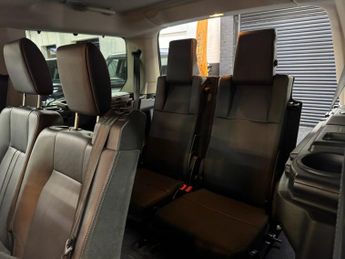 LAND ROVER DISCOVERY 4 3.0 SD V6 SE Tech SUV 5dr Diesel Auto 4WD Euro 5 (s/s) (255 bhp)