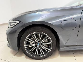 BMW 3 SERIES 2.0 330e 12kWh M Sport Saloon 4dr Petrol Plug-in Hybrid Auto Eur