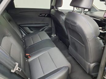 MG MG 4 64kWh Trophy Long Range Hatchback 5dr Electric Auto (203 ps)