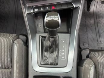 AUDI Q3 1.5 TFSI CoD 35 S line SUV 5dr Petrol S Tronic Euro 6 (s/s) (150
