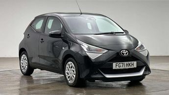 TOYOTA AYGO 1.0 VVT-i x-play Hatchback 5dr Petrol x-shift Euro 6 (Safety Sen