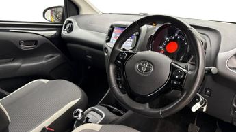 TOYOTA AYGO 1.0 VVT-i x-play Hatchback 5dr Petrol x-shift Euro 6 (Safety Sen