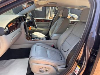 JAGUAR XJ 2.7 TD Sovereign LWB Saloon 4dr Diesel Automatic (214 g/km, 204 