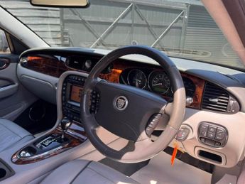 JAGUAR XJ 2.7 TD Sovereign LWB Saloon 4dr Diesel Automatic (214 g/km, 204 