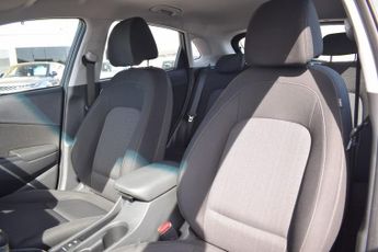HYUNDAI KONA 1.6 h-GDi SE Connect SUV 5dr Petrol Hybrid DCT Euro 6 (s/s) (141