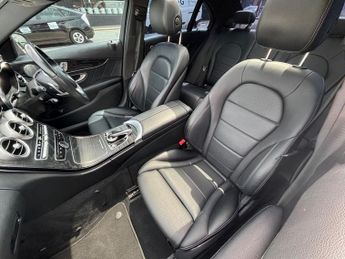 MERCEDES-BENZ C CLASS 2.1 C220d AMG Line (Premium Plus) Saloon 4dr Diesel G-Tronic+ 4M