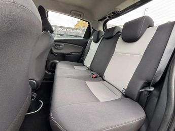 TOYOTA YARIS 1.5 VVT-h Icon Tech Hatchback 5dr Petrol Hybrid E-CVT Euro 6 (s/