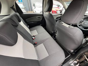TOYOTA YARIS 1.5 VVT-h Icon Tech Hatchback 5dr Petrol Hybrid E-CVT Euro 6 (s/