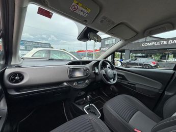 TOYOTA YARIS 1.5 VVT-h Icon Tech Hatchback 5dr Petrol Hybrid E-CVT Euro 6 (s/