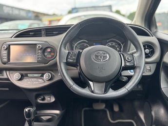 TOYOTA YARIS 1.5 VVT-h Icon Tech Hatchback 5dr Petrol Hybrid E-CVT Euro 6 (s/