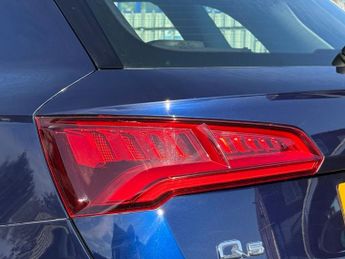 AUDI Q5 2.0 TDI 40 Sport SUV 5dr Diesel S Tronic quattro Euro 6 (s/s) (1