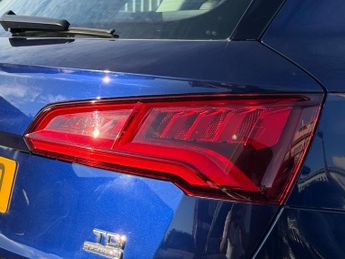 AUDI Q5 2.0 TDI 40 Sport SUV 5dr Diesel S Tronic quattro Euro 6 (s/s) (1