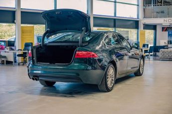 JAGUAR XF 2.0d Prestige Saloon 4dr Diesel Auto Euro 6 (s/s) (180 ps)