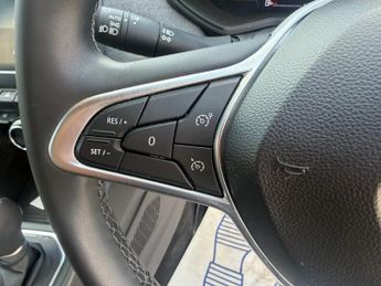RENAULT CLIO 1.6 E-TECH techno Hatchback 5dr Petrol Hybrid Auto Euro 6 (s/s) 