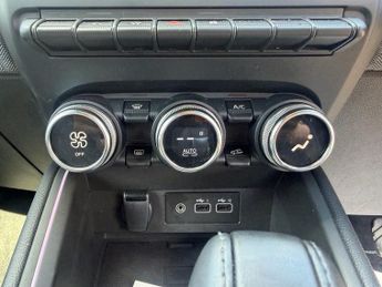 RENAULT CLIO 1.6 E-TECH techno Hatchback 5dr Petrol Hybrid Auto Euro 6 (s/s) 