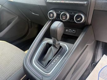 RENAULT CLIO 1.6 E-TECH techno Hatchback 5dr Petrol Hybrid Auto Euro 6 (s/s) 