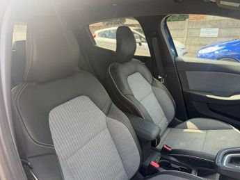 RENAULT CLIO 1.6 E-TECH techno Hatchback 5dr Petrol Hybrid Auto Euro 6 (s/s) 