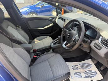 RENAULT CLIO 1.6 E-TECH techno Hatchback 5dr Petrol Hybrid Auto Euro 6 (s/s) 