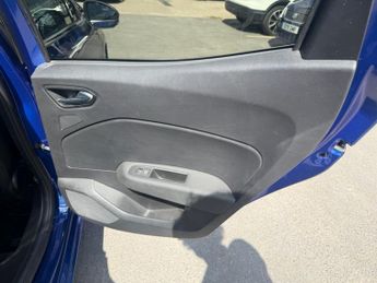 RENAULT CLIO 1.6 E-TECH techno Hatchback 5dr Petrol Hybrid Auto Euro 6 (s/s) 